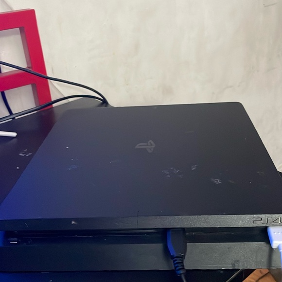 PS4 new version - Picture 1 of 2